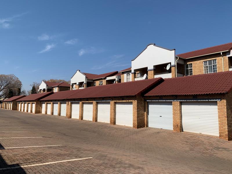2 Bedroom Property for Sale in Die Hoewes Gauteng