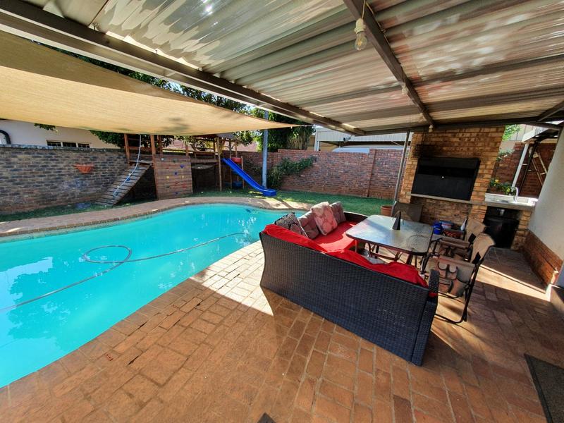 4 Bedroom Property for Sale in Magalieskruin Gauteng