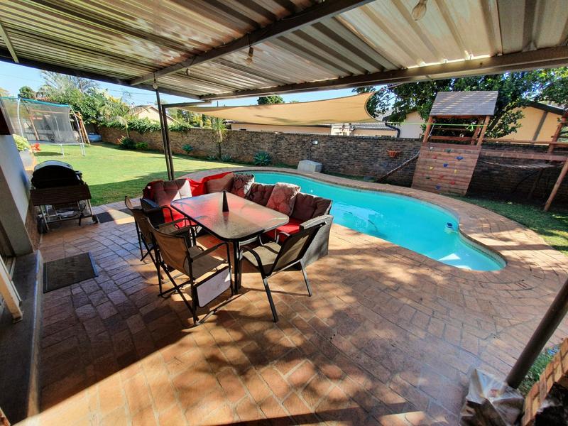 4 Bedroom Property for Sale in Magalieskruin Gauteng