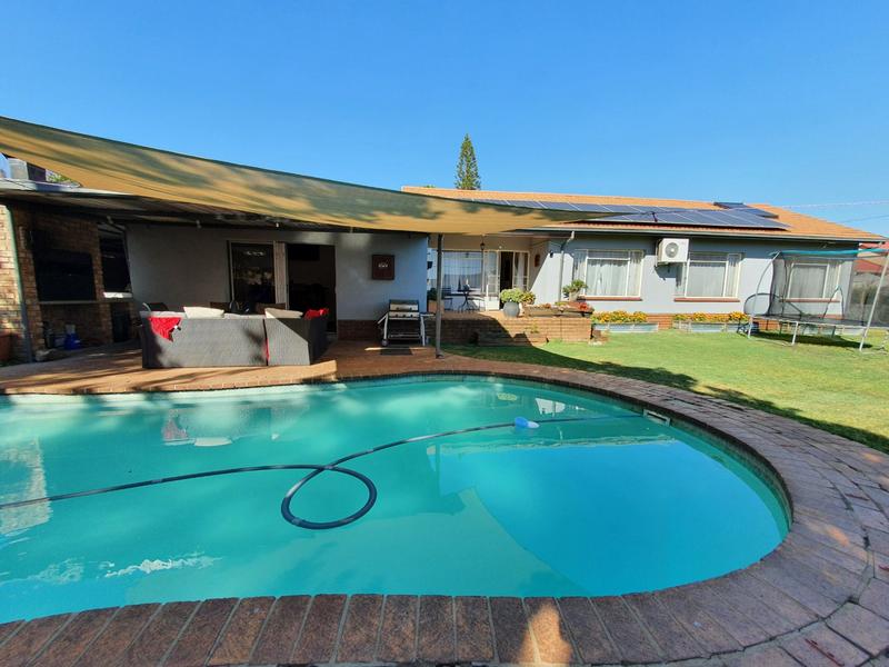 4 Bedroom Property for Sale in Magalieskruin Gauteng