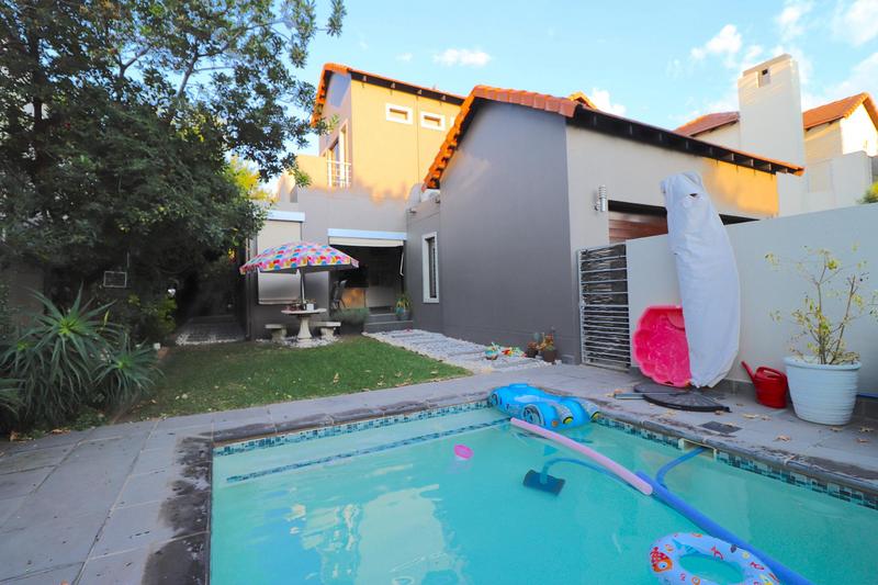 To Let 3 Bedroom Property for Rent in Broadacres Gauteng