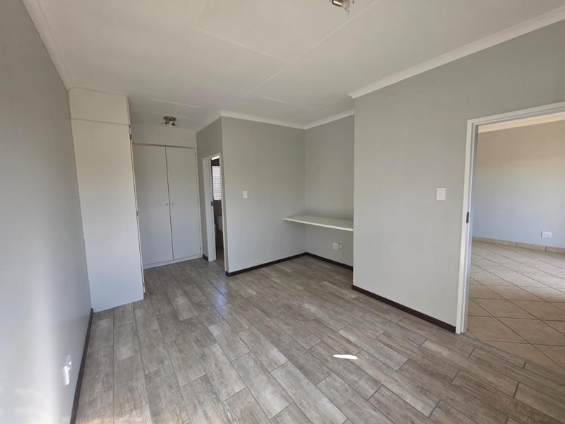 1 Bedroom Property for Sale in Glen Marais Gauteng