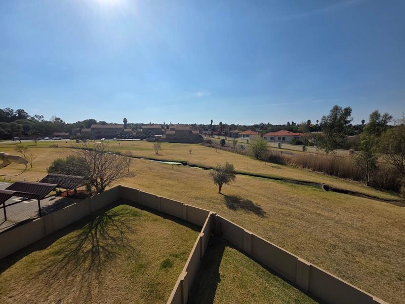 1 Bedroom Property for Sale in Glen Marais Gauteng
