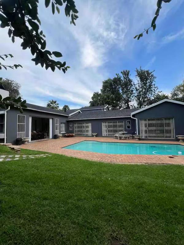 7 Bedroom Property for Sale in Gallo Manor Gauteng
