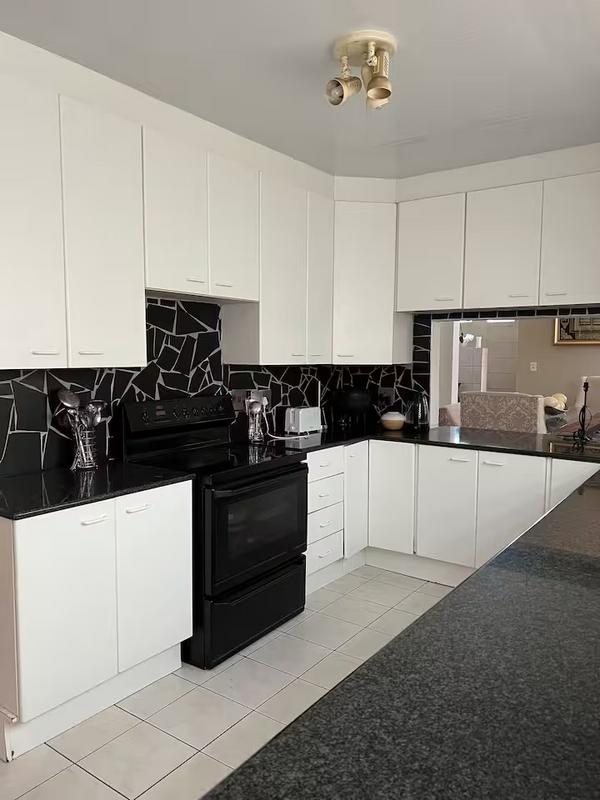 7 Bedroom Property for Sale in Gallo Manor Gauteng