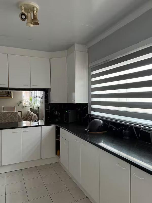 7 Bedroom Property for Sale in Gallo Manor Gauteng