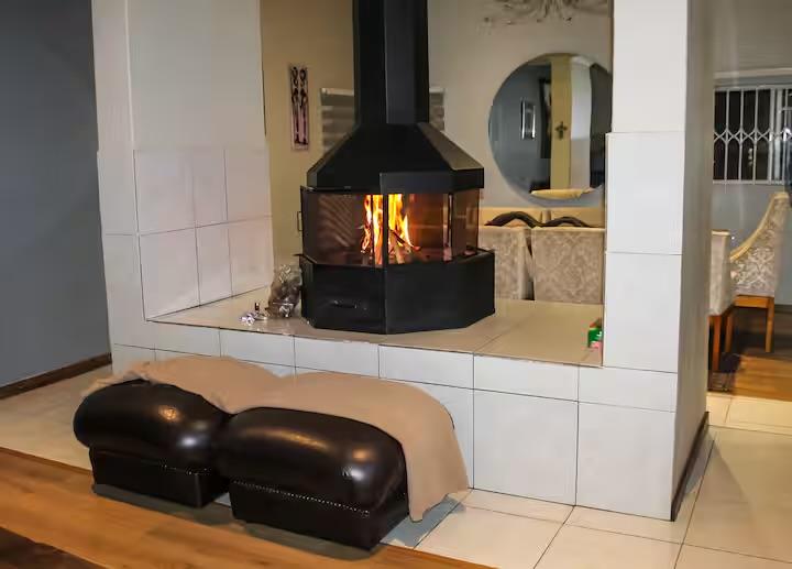 7 Bedroom Property for Sale in Gallo Manor Gauteng