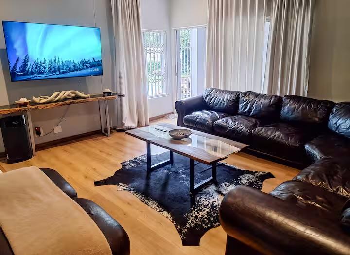 7 Bedroom Property for Sale in Gallo Manor Gauteng