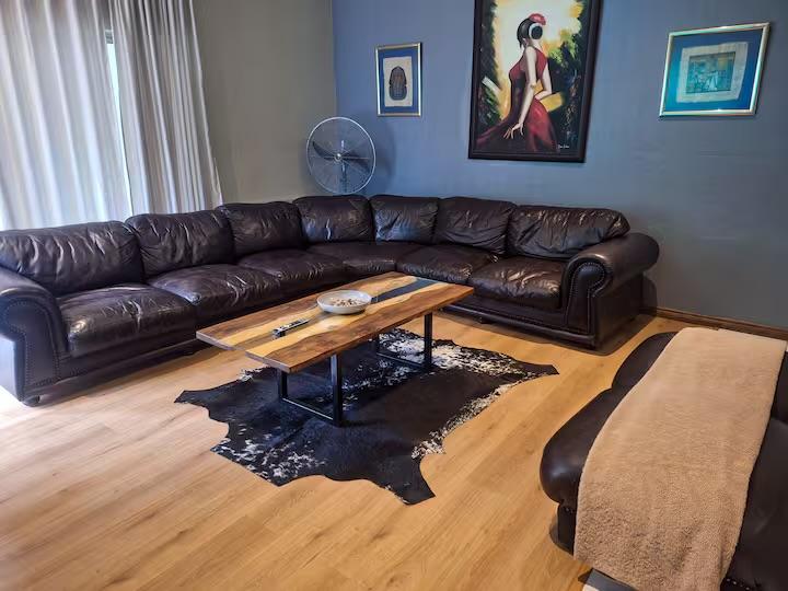 7 Bedroom Property for Sale in Gallo Manor Gauteng