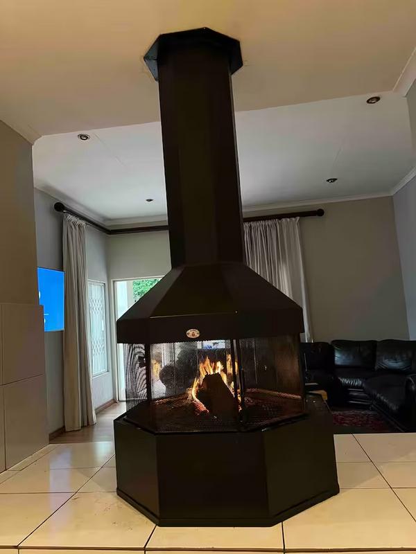 7 Bedroom Property for Sale in Gallo Manor Gauteng