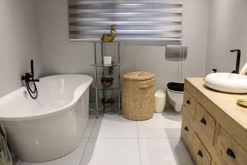 7 Bedroom Property for Sale in Gallo Manor Gauteng
