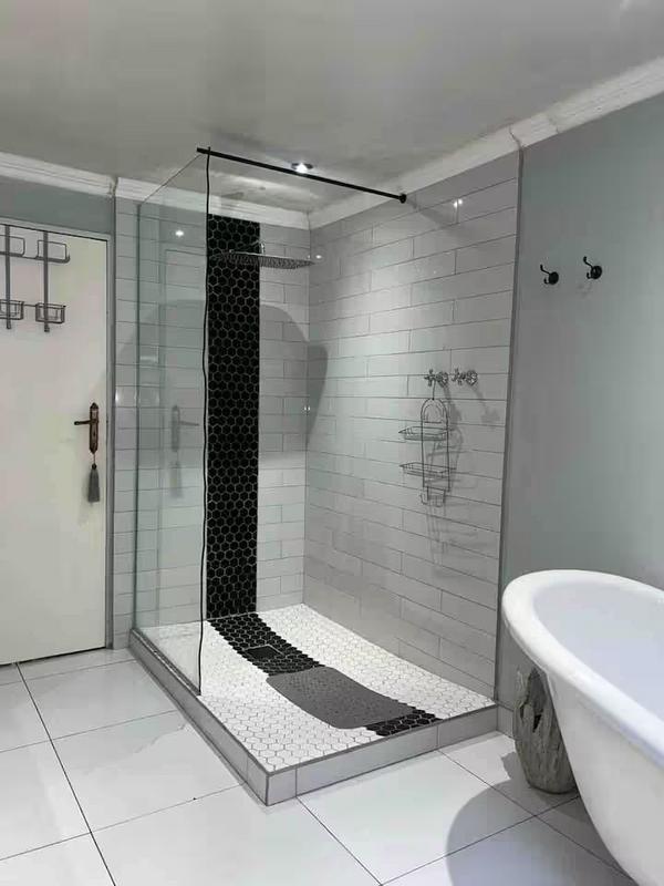 7 Bedroom Property for Sale in Gallo Manor Gauteng