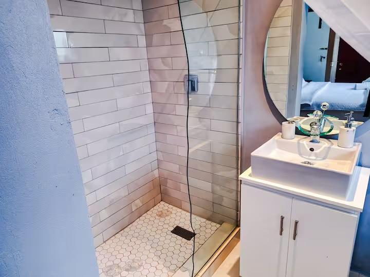 7 Bedroom Property for Sale in Gallo Manor Gauteng