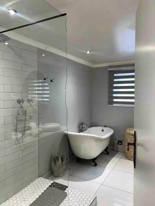 7 Bedroom Property for Sale in Gallo Manor Gauteng
