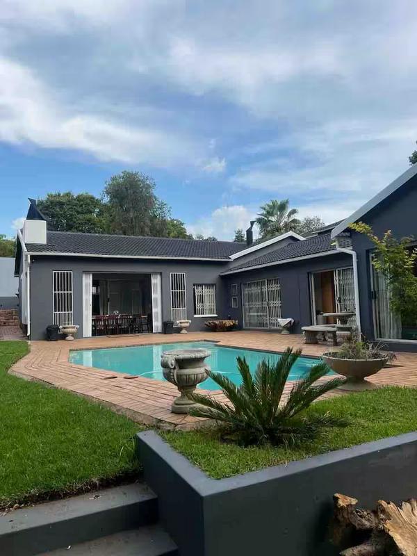 7 Bedroom Property for Sale in Gallo Manor Gauteng