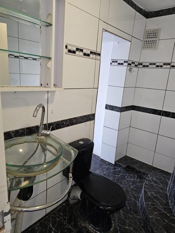 To Let 2 Bedroom Property for Rent in Ridgeway Gauteng