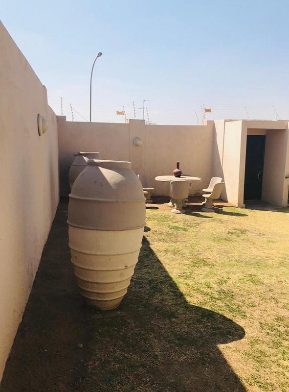 To Let 2 Bedroom Property for Rent in Midridge Park Gauteng