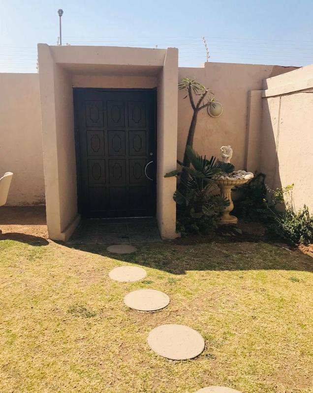 To Let 2 Bedroom Property for Rent in Midridge Park Gauteng