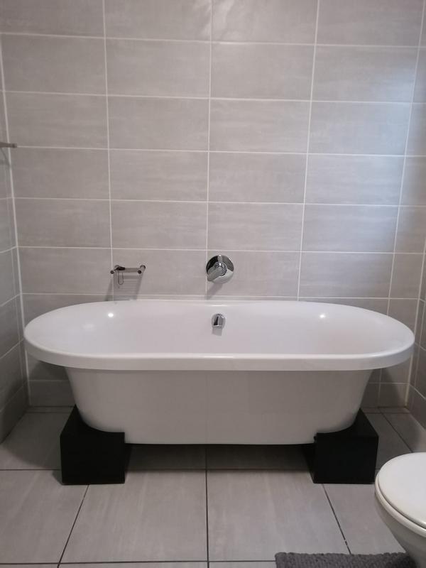 To Let 2 Bedroom Property for Rent in Waterfall Gauteng