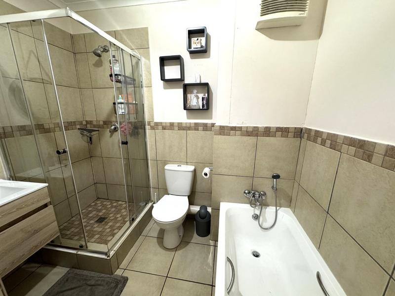 2 Bedroom Property for Sale in Barbeque Downs Gauteng