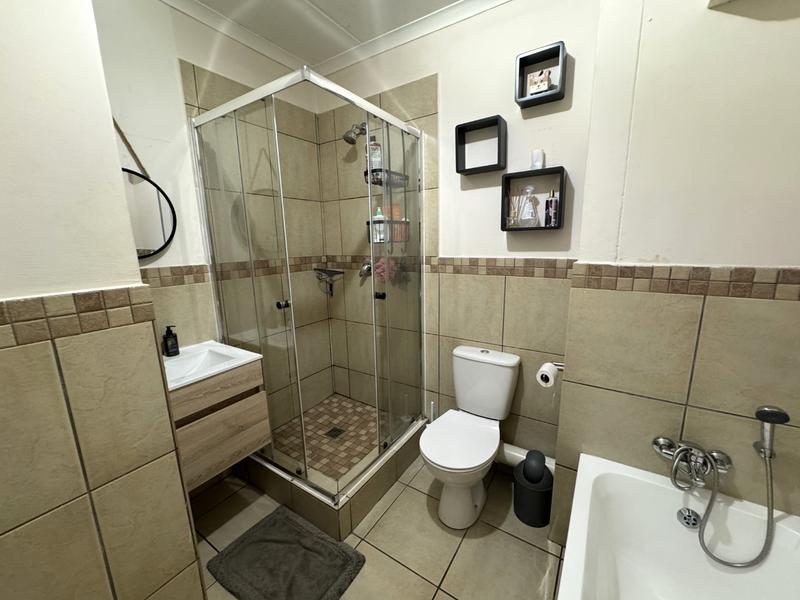 2 Bedroom Property for Sale in Barbeque Downs Gauteng