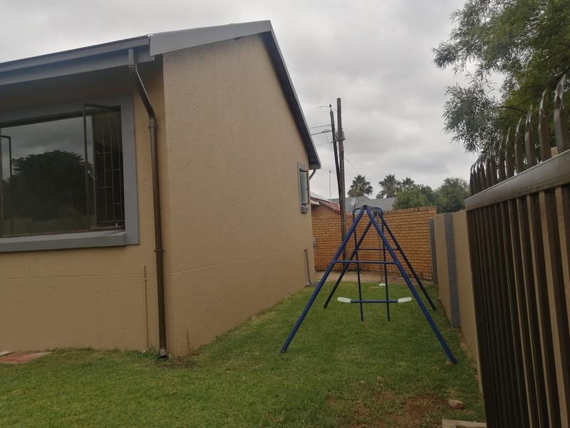 To Let 3 Bedroom Property for Rent in Thatchfield Gauteng