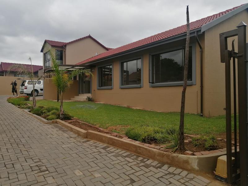 To Let 3 Bedroom Property for Rent in Thatchfield Gauteng