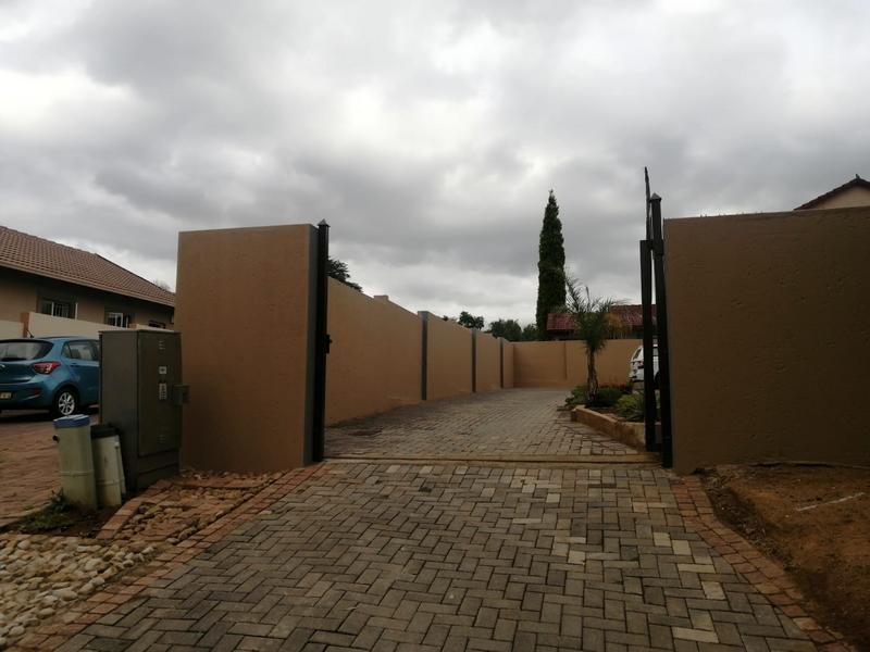 To Let 3 Bedroom Property for Rent in Thatchfield Gauteng