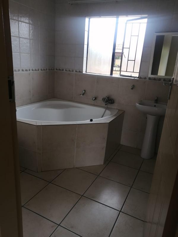 To Let 3 Bedroom Property for Rent in Thatchfield Gauteng