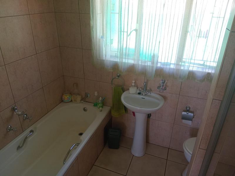 3 Bedroom Property for Sale in Rooihuiskraal Gauteng