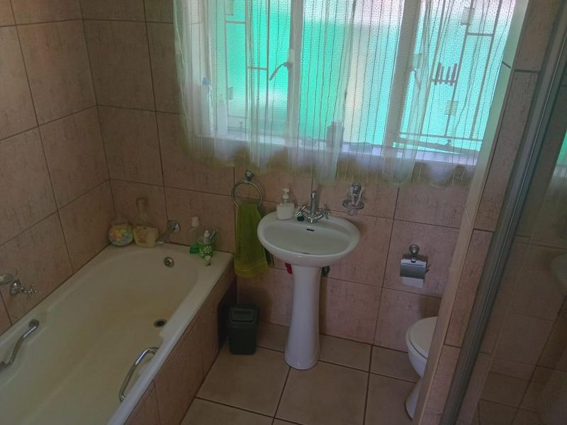 3 Bedroom Property for Sale in Rooihuiskraal Gauteng