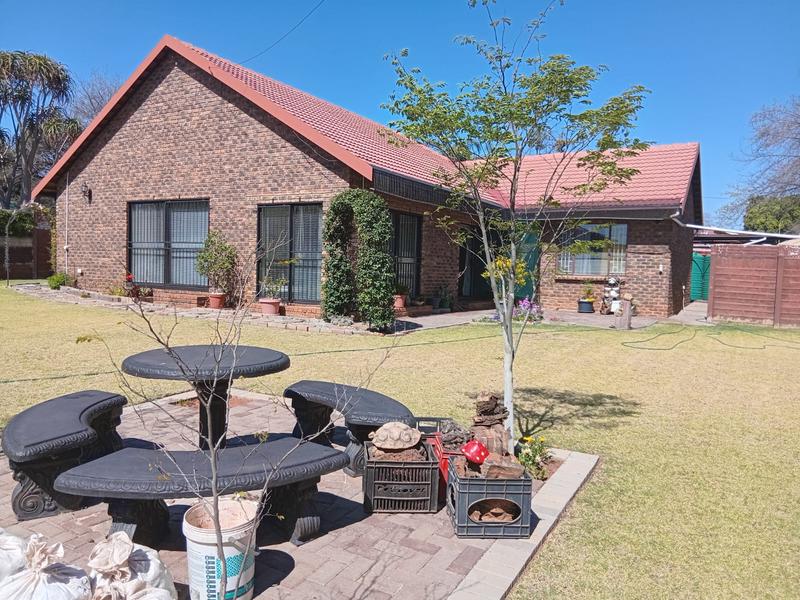 3 Bedroom Property for Sale in Rooihuiskraal Gauteng