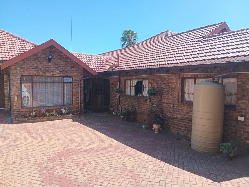 3 Bedroom Property for Sale in Rooihuiskraal Gauteng