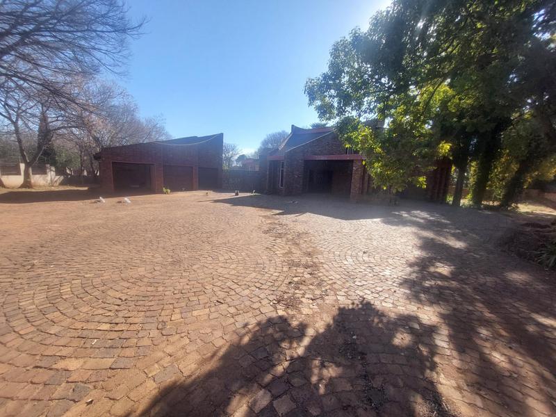 To Let 8 Bedroom Property for Rent in Raslouw A H Gauteng