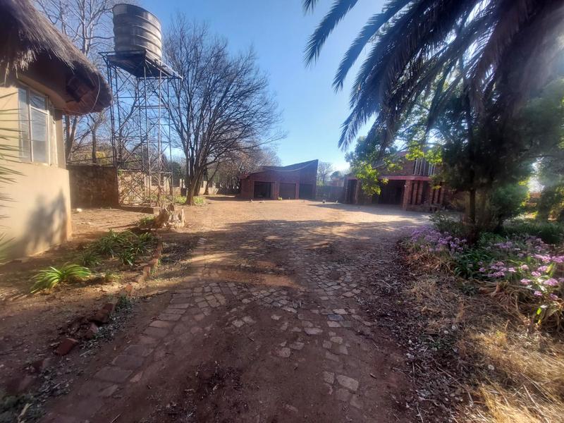 To Let 8 Bedroom Property for Rent in Raslouw A H Gauteng