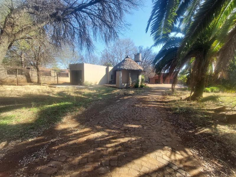 To Let 8 Bedroom Property for Rent in Raslouw A H Gauteng