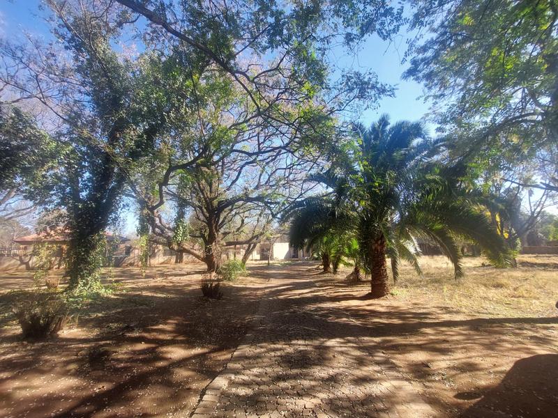 To Let 8 Bedroom Property for Rent in Raslouw A H Gauteng