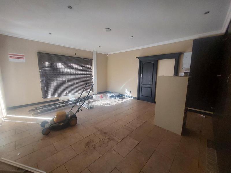 To Let 8 Bedroom Property for Rent in Raslouw A H Gauteng