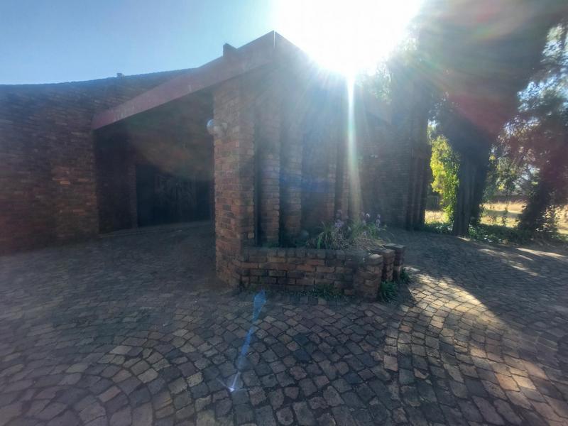 To Let 8 Bedroom Property for Rent in Raslouw A H Gauteng