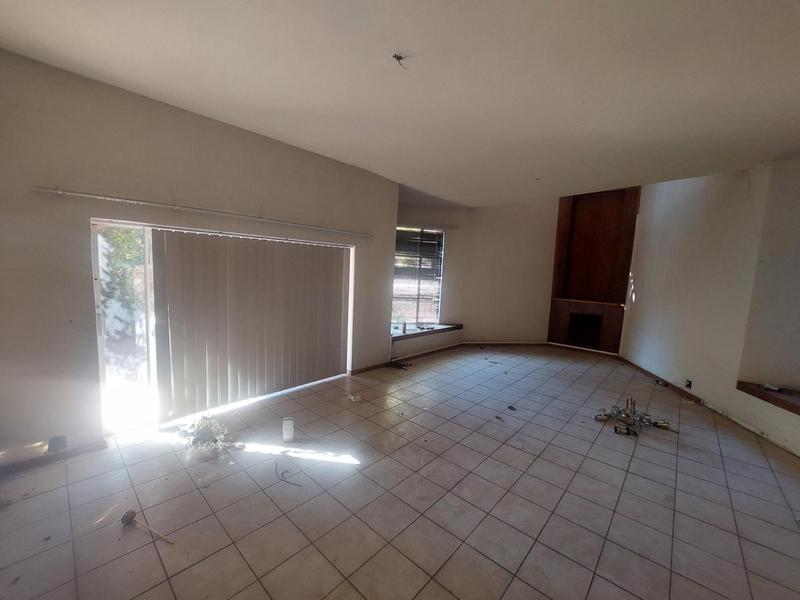 To Let 8 Bedroom Property for Rent in Raslouw A H Gauteng