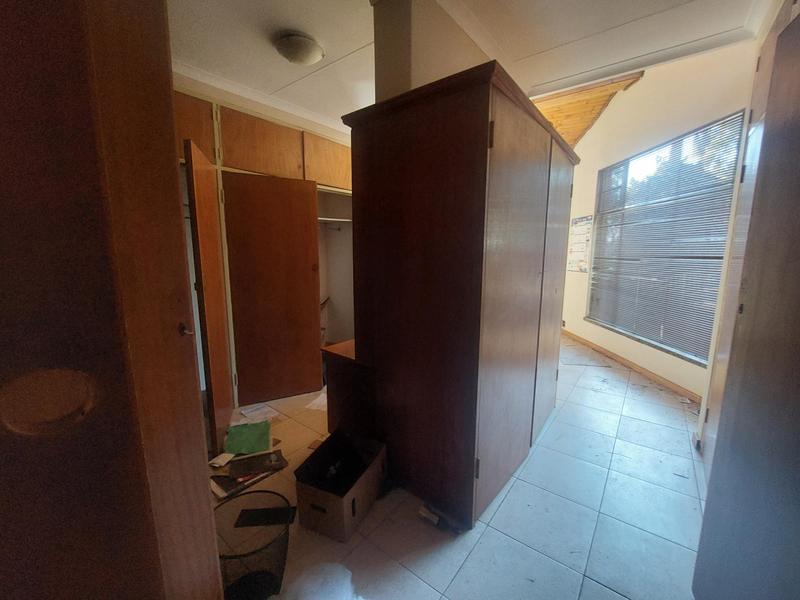 To Let 8 Bedroom Property for Rent in Raslouw A H Gauteng