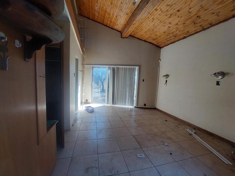 To Let 8 Bedroom Property for Rent in Raslouw A H Gauteng