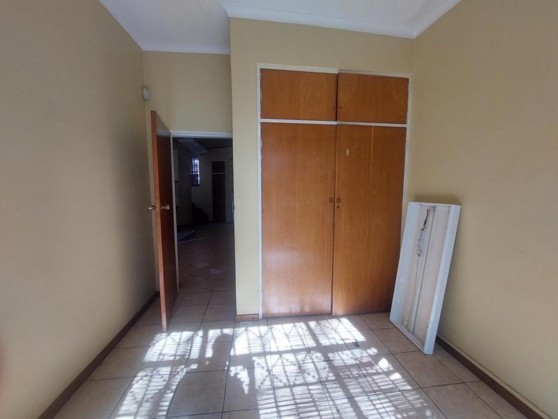To Let 8 Bedroom Property for Rent in Raslouw A H Gauteng
