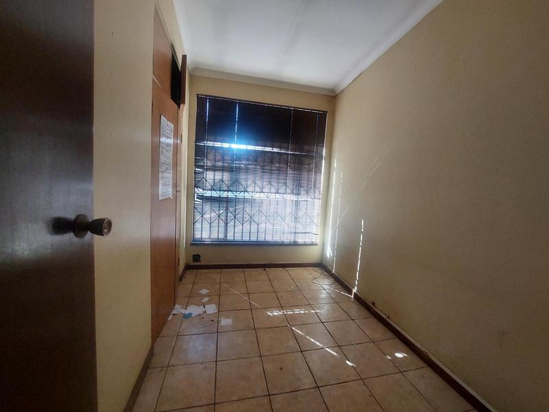 To Let 8 Bedroom Property for Rent in Raslouw A H Gauteng