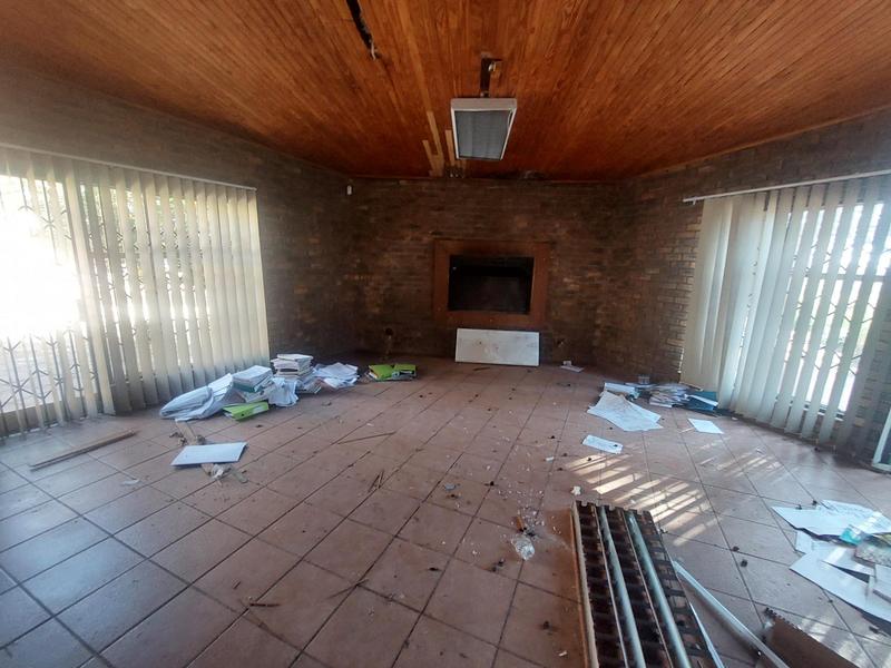 To Let 8 Bedroom Property for Rent in Raslouw A H Gauteng
