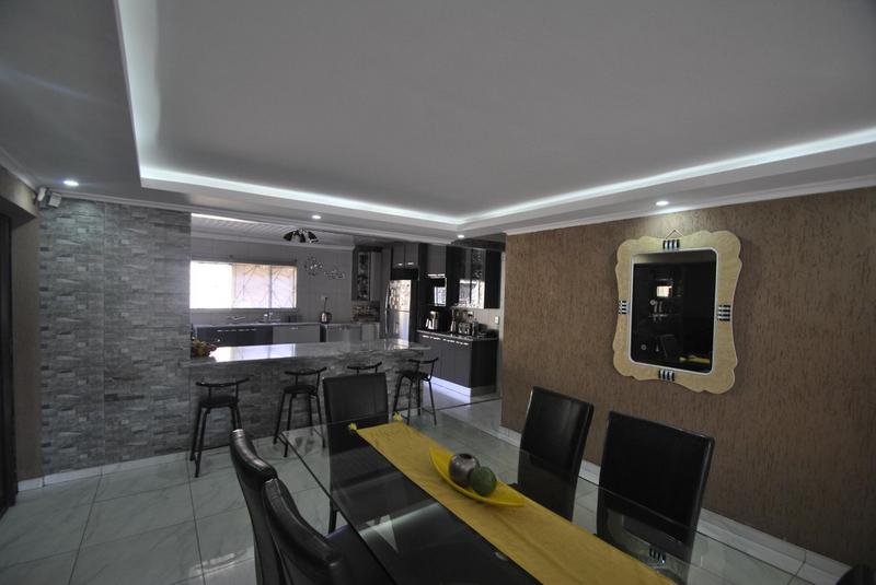 5 Bedroom Property for Sale in Eden Park Gauteng