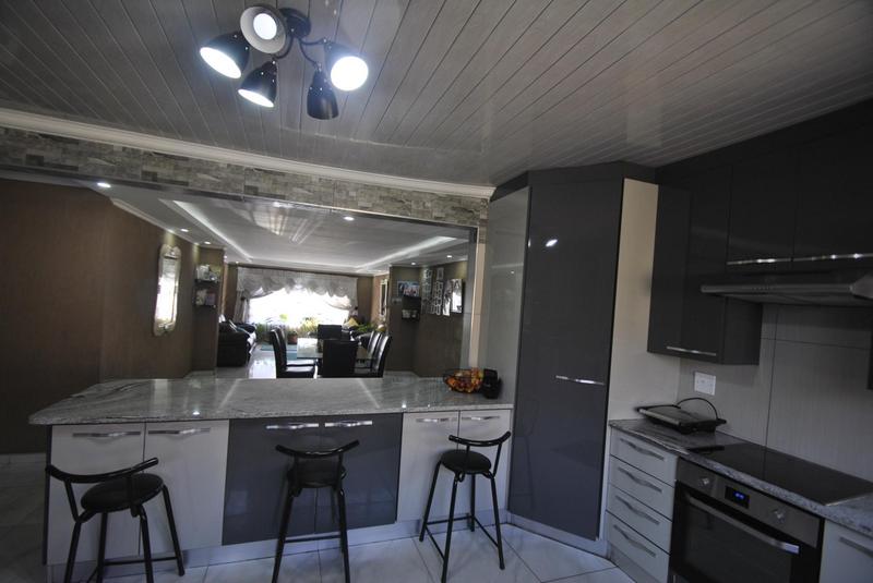 5 Bedroom Property for Sale in Eden Park Gauteng