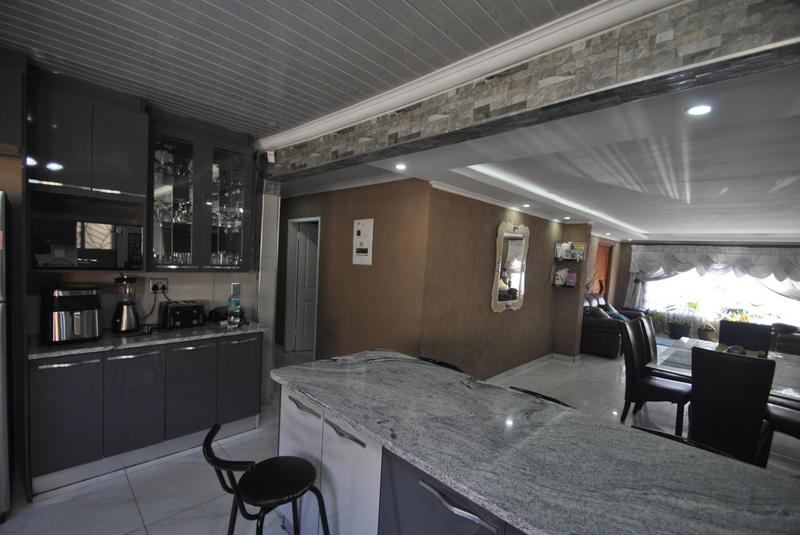 5 Bedroom Property for Sale in Eden Park Gauteng