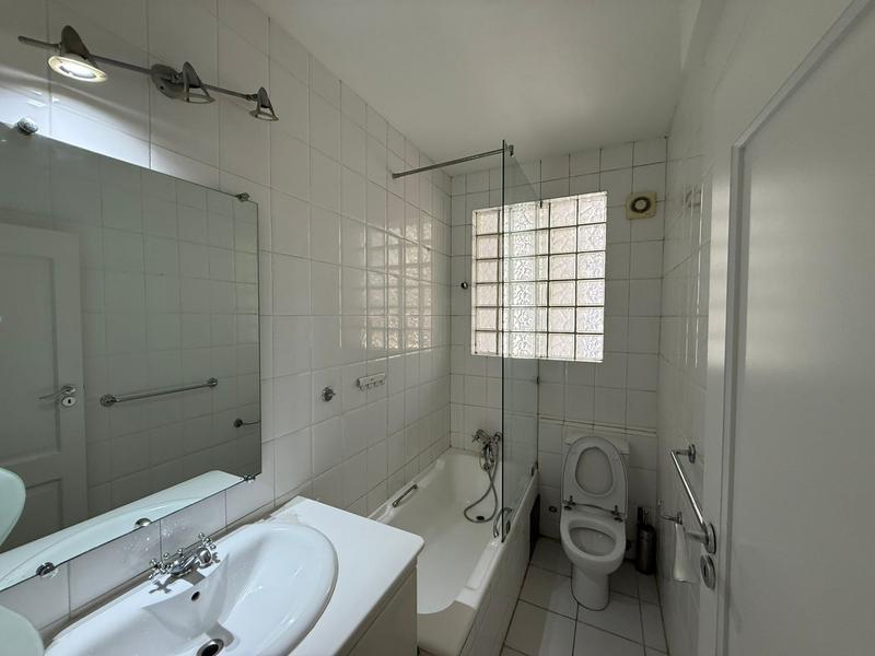 To Let 5 Bedroom Property for Rent in Sandown Gauteng