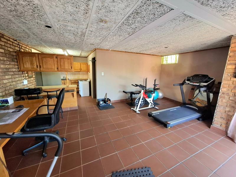 5 Bedroom Property for Sale in Waterkloof Glen Gauteng